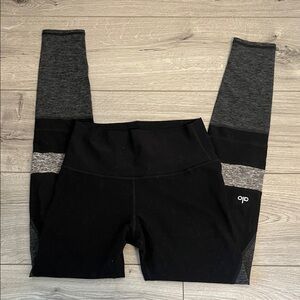 ALO Yoga Women's Charcoal and Black Leggings